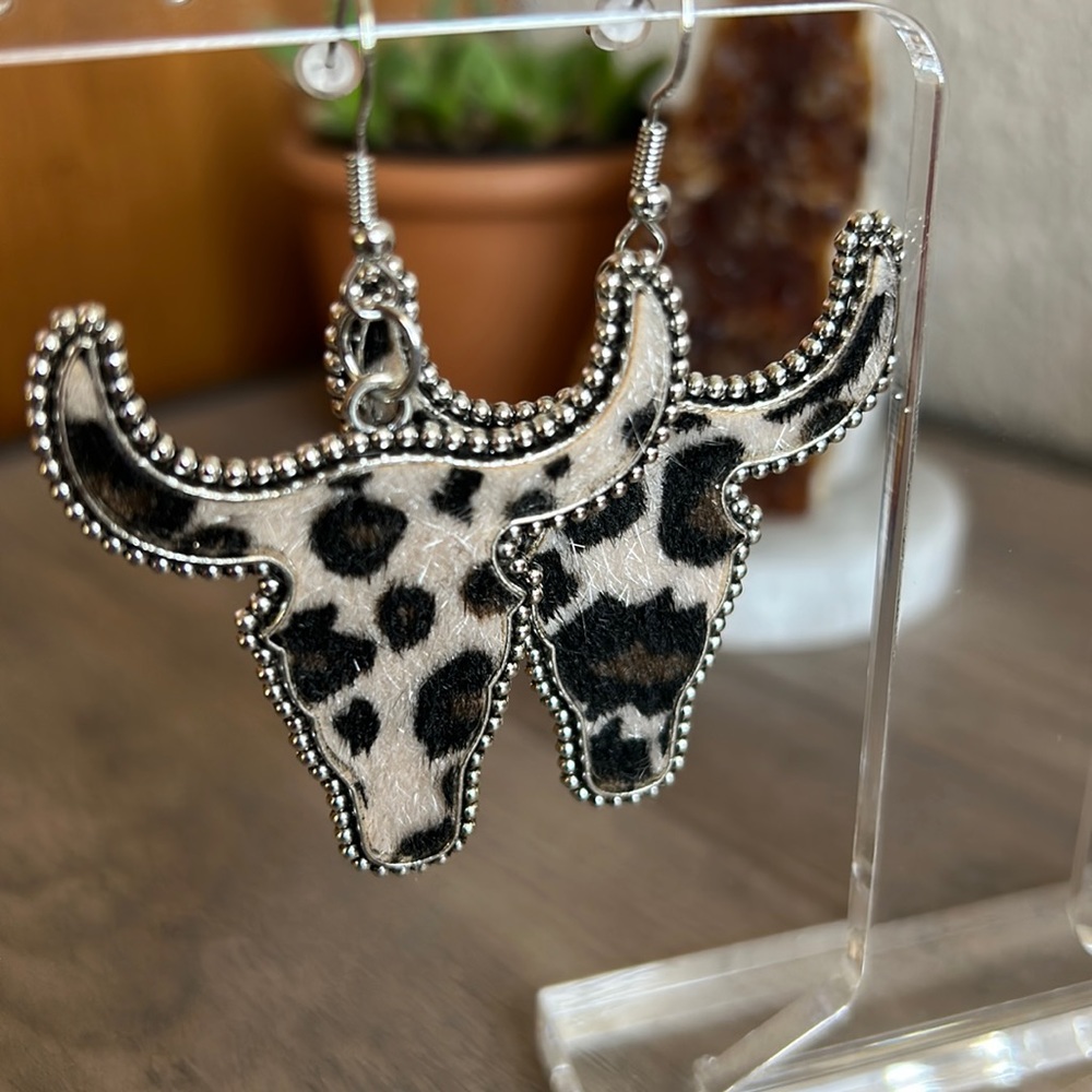$11 or 3/$15🌵🤠 Western Cowhead Faux Cowhide Leopard-print Dangle earrings ✨ - Picture 4 of 5